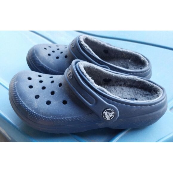 Kids Crocs Classic Lined Clogs Navy Size 1 With Fuzzy Gray Lining & Strap - Picture 3 of 5